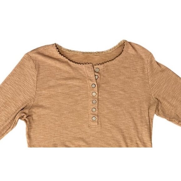 Unbranded women's beige/peach long sleeve pullover top size XL lace detail, 1/4 - Picture 2 of 5